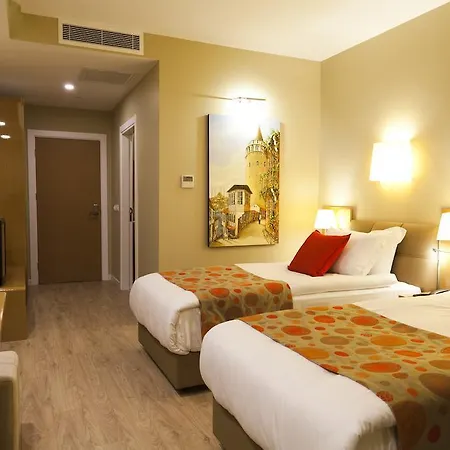 Grand Plaza Hotel 3*