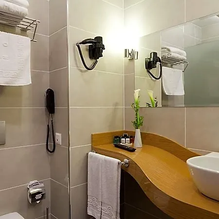 Grand Plaza Hotel 3*