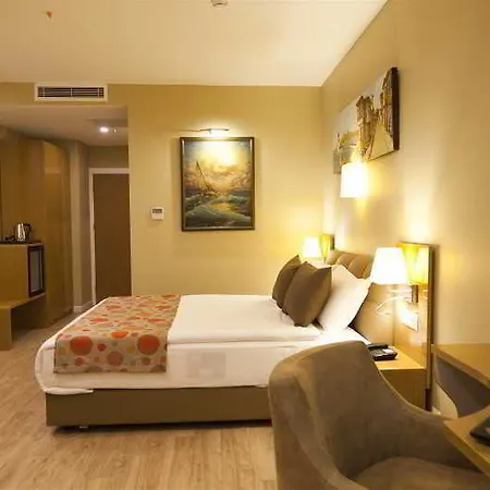 Grand Plaza 3* İstanbul